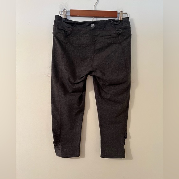Athleta Gusset Cool Max Leggings Crop Size M - Picture 2 of 6